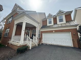 6987 Forepond Ct, Fort Belvoir, VA 22060