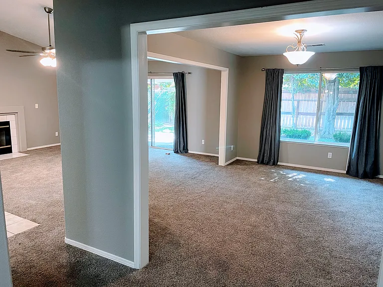 3404 N Forestiere Ave — Photo 3