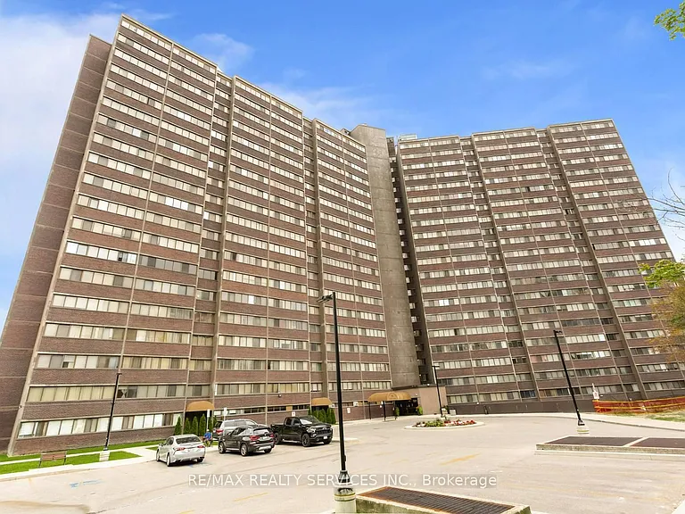 11 Wincott Dr #11 — Photo 30