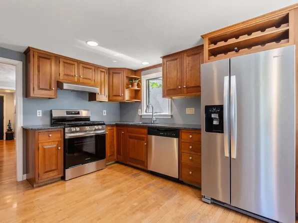 18 Lodge Rd, Wayland, MA 01778