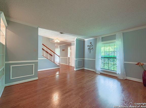 5th image of 15106 Oak Loft St