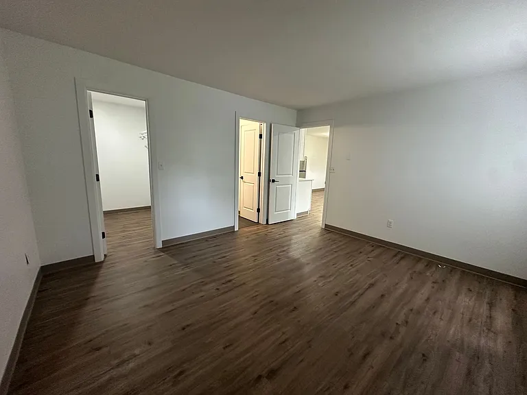 University Park Apartments near Cornell University — Photo 611