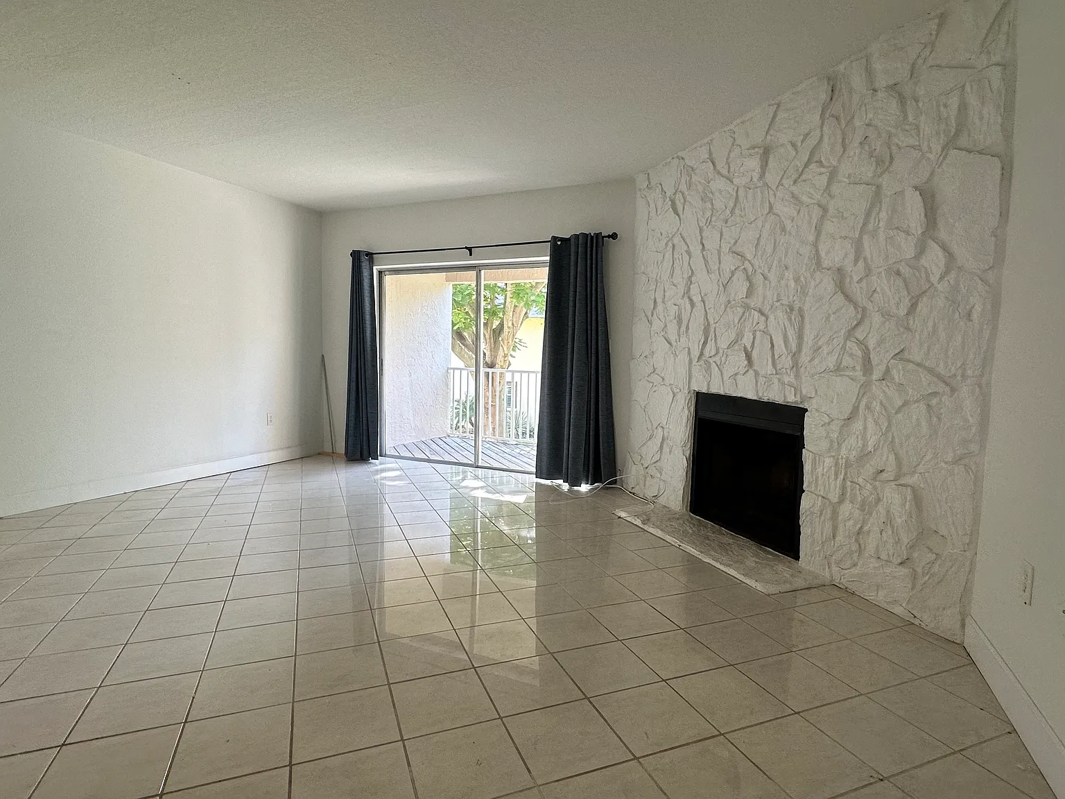 255 Capri Cir N — Photo 4