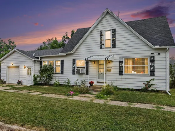 316 Magnolia St, Three Oaks, MI 49128
