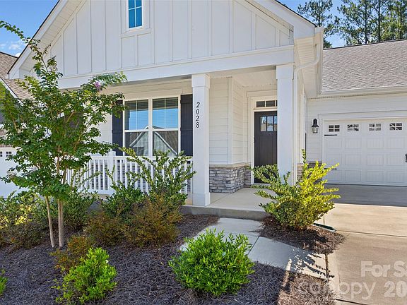 2nd image of 2028 Skyhawk Dr