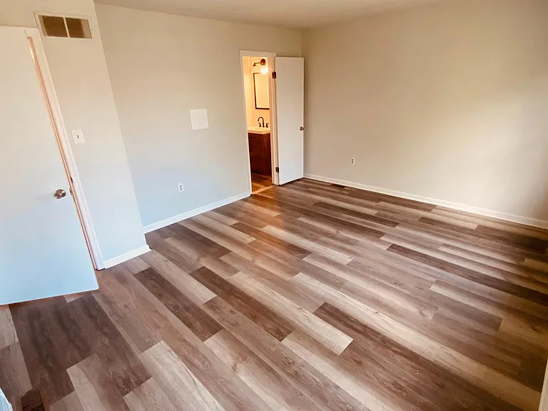 103 Britain Ct — Photo 11