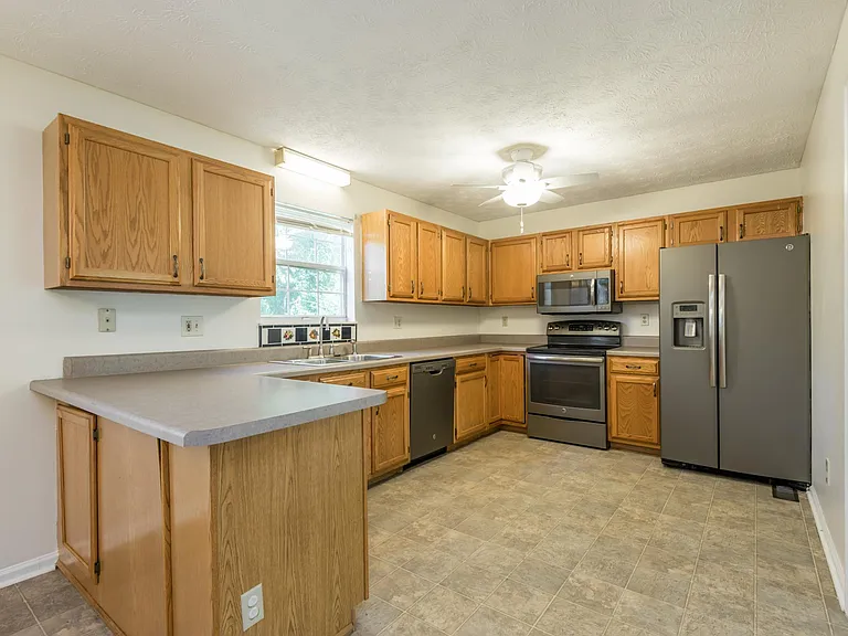 1560 Pheasants Glen Dr — Photo 50