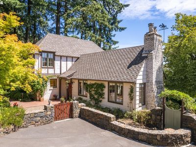 394 SW Edgecliff Rd, Portland, OR, 97219