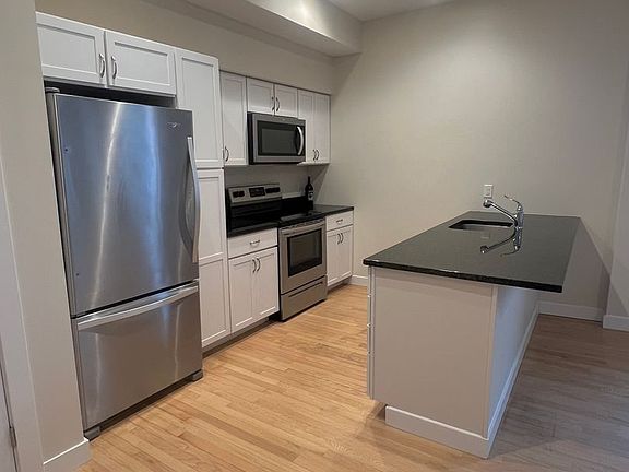 4th image of 359 Main St Unit 305