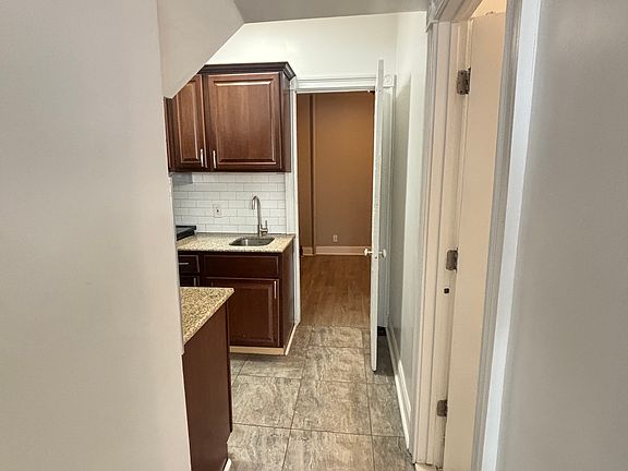 3rd image of 232 Richmond Ave #12