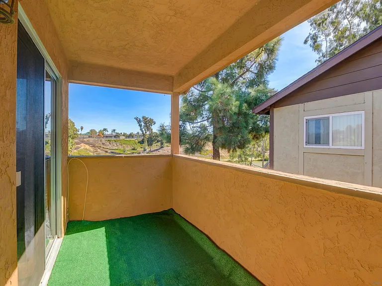 526 Calle Montecito #140 — Photo 23