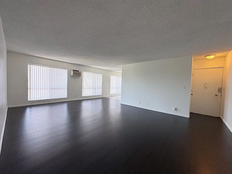 8061 Romaine St — Photo 3