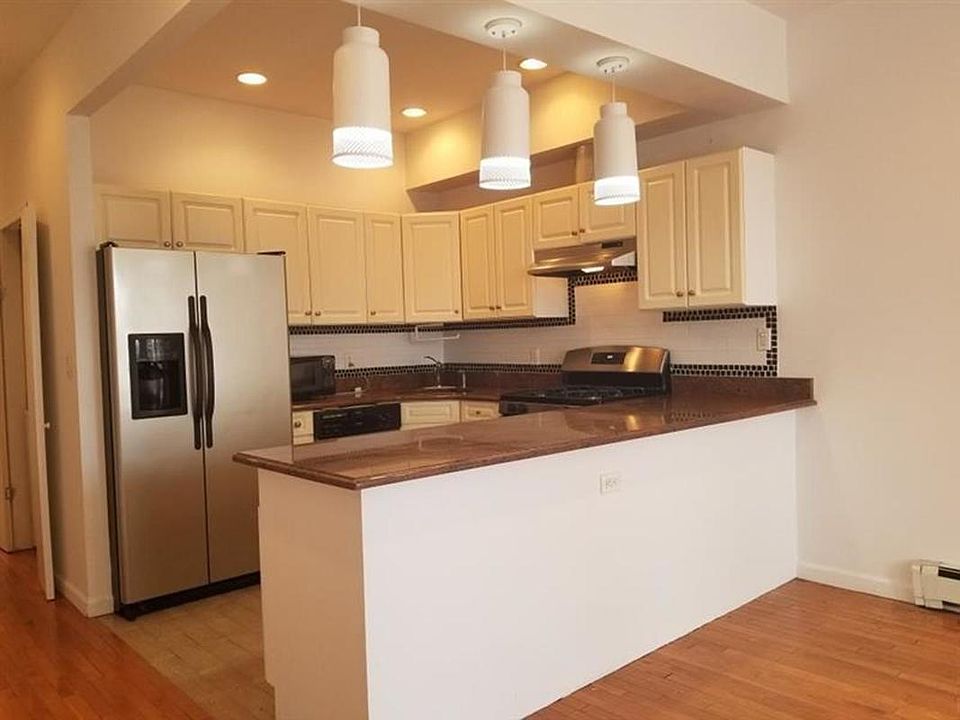 1st image of 1009 50th Ave APT 4