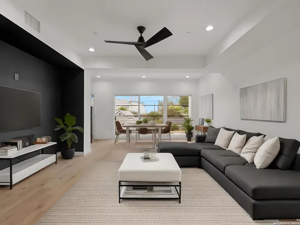 308 S Mesquite St #102, San Antonio, TX 78203