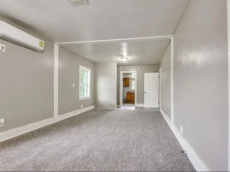 407 SE 25th St — Photo 3