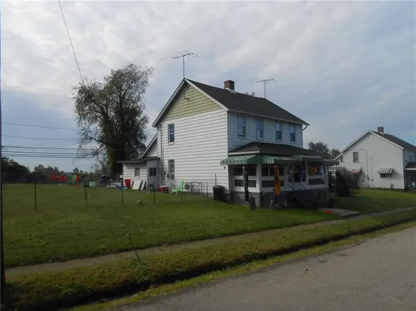 48 Long St, Mc Clellandtown, PA 15458