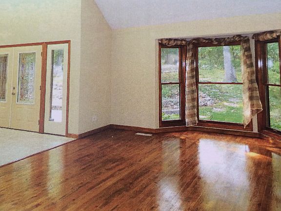Vaulted Family Room
