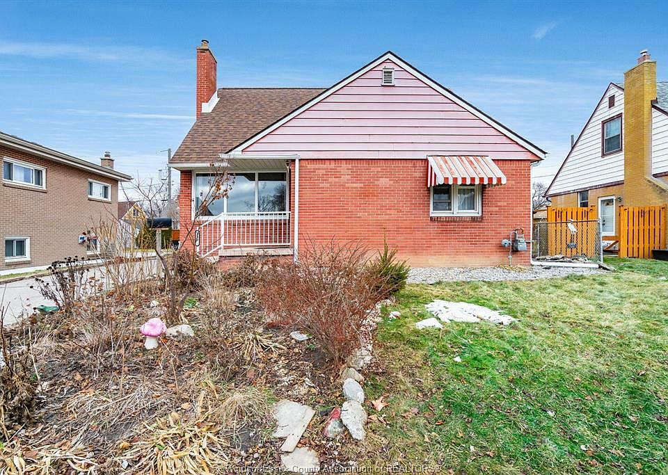 1st image of 1362 Granville Cres