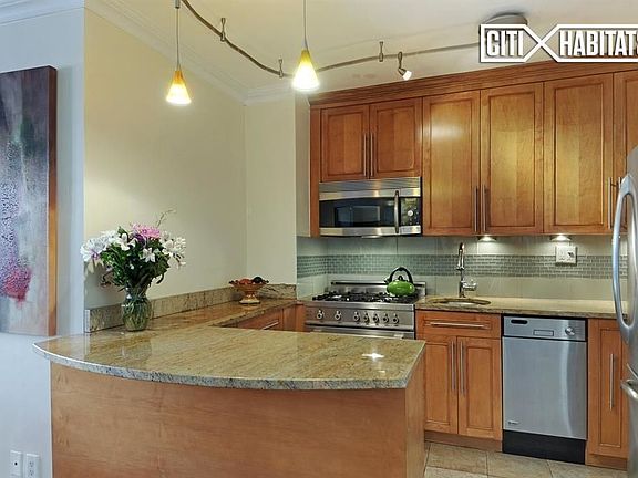 5th image of 225 E 36th St #110