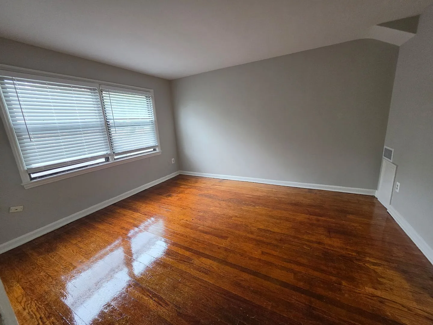 427 Burbank St Se — Photo 3