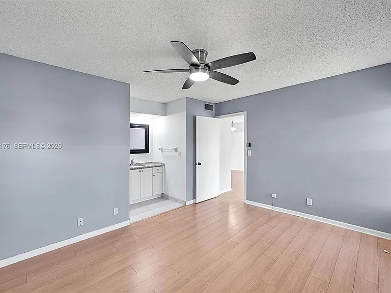 906 Twin Lakes Dr #8-J — Photo 11