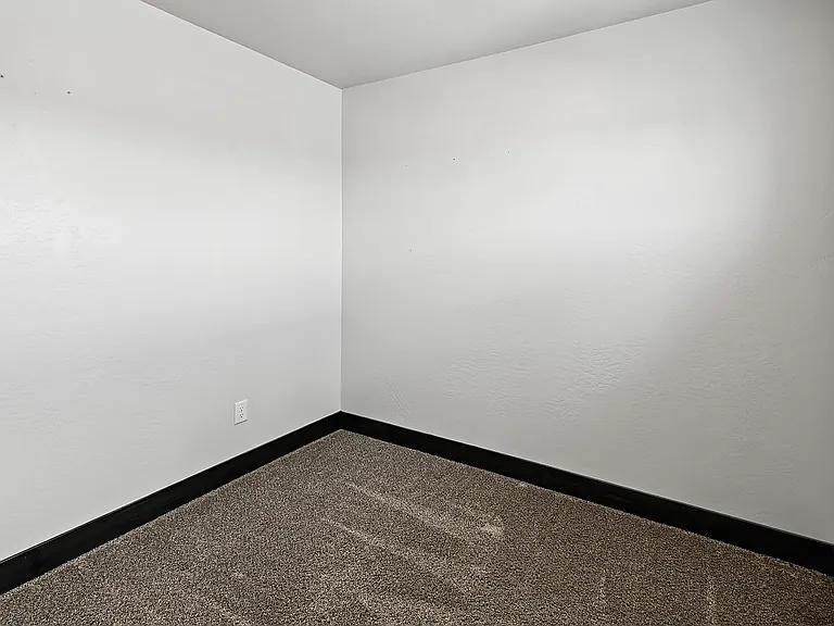 961 N Camas Ln — Photo 5