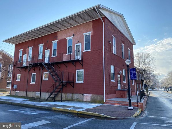 303 Main St #1