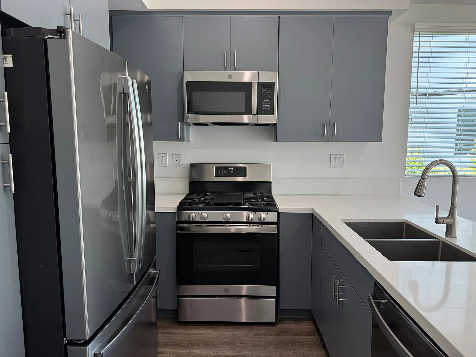4 bed, 1600 sqft, $4,400 — Photo 3