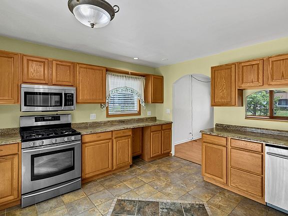 3rd image of 18595 W Pamela Pl