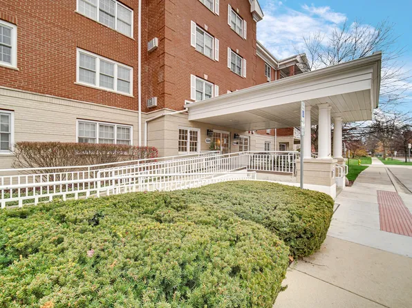 1220 Depot St Unit 409, Glenview, IL 60025