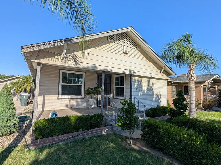 1330 N Arthur Ave — Photo 4