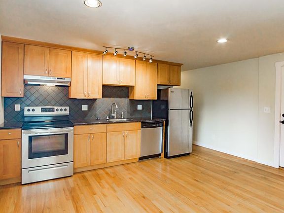 5th image of 2211 Franklin Ave E APT 7