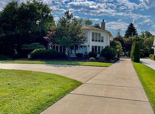 20104 E River Rd, Grosse Ile, MI 48138