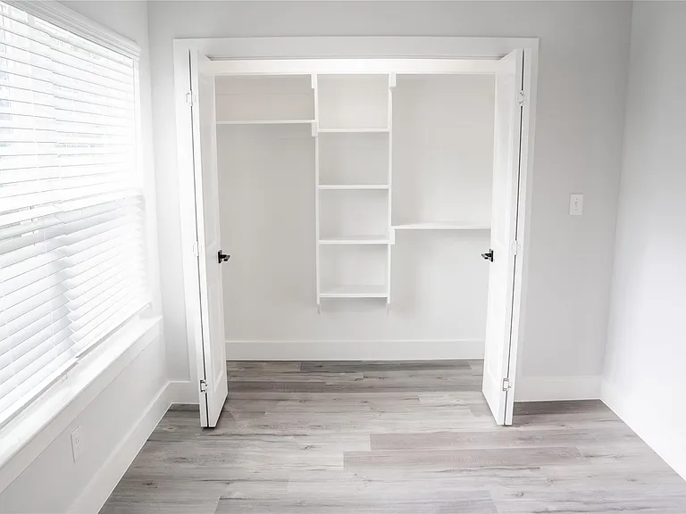 320 Henderson St #1 — Photo 8