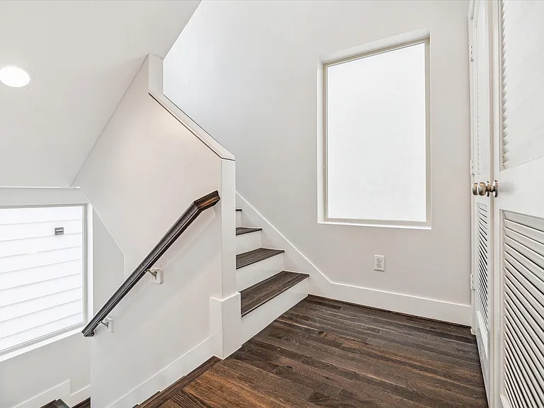 1827 Ennis St — Photo 17