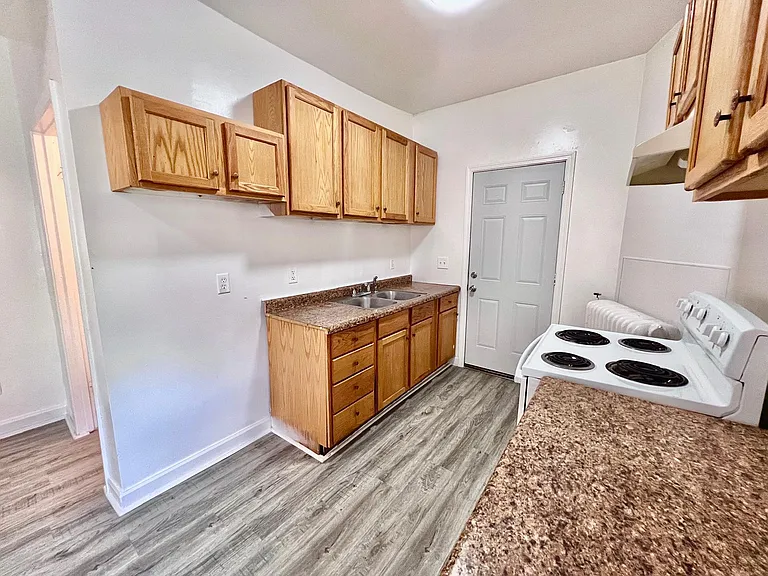 201 Smith St #1 — Photo 9