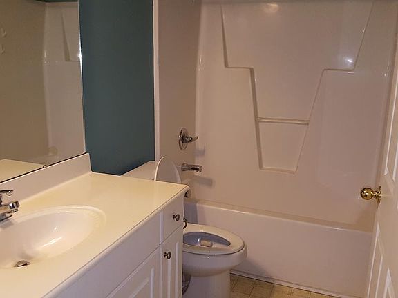 4th image of 124 Savannah Cir N