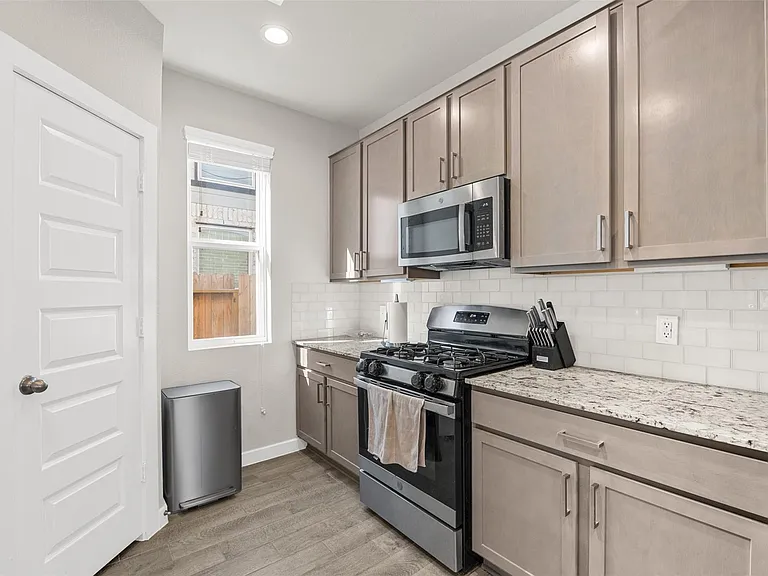 27014 Wandering Glen Ln — Photo 16