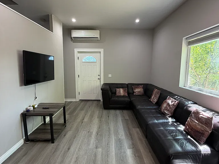 9316 Roslyndale Ave — Photo 6
