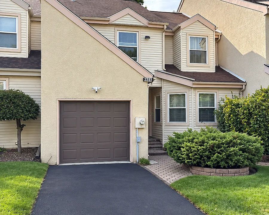 1st image of 231 Sycamore Cir