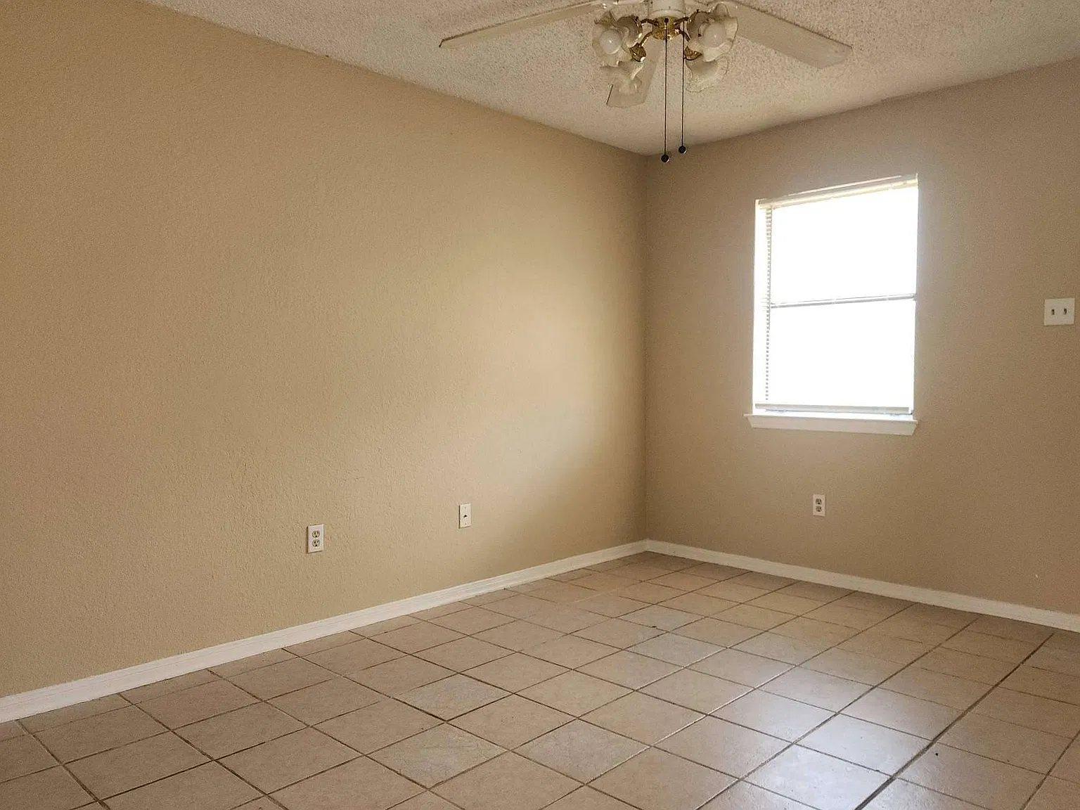 2 bed, 1.0 bath, 759 sqft, $725 — Photo 3