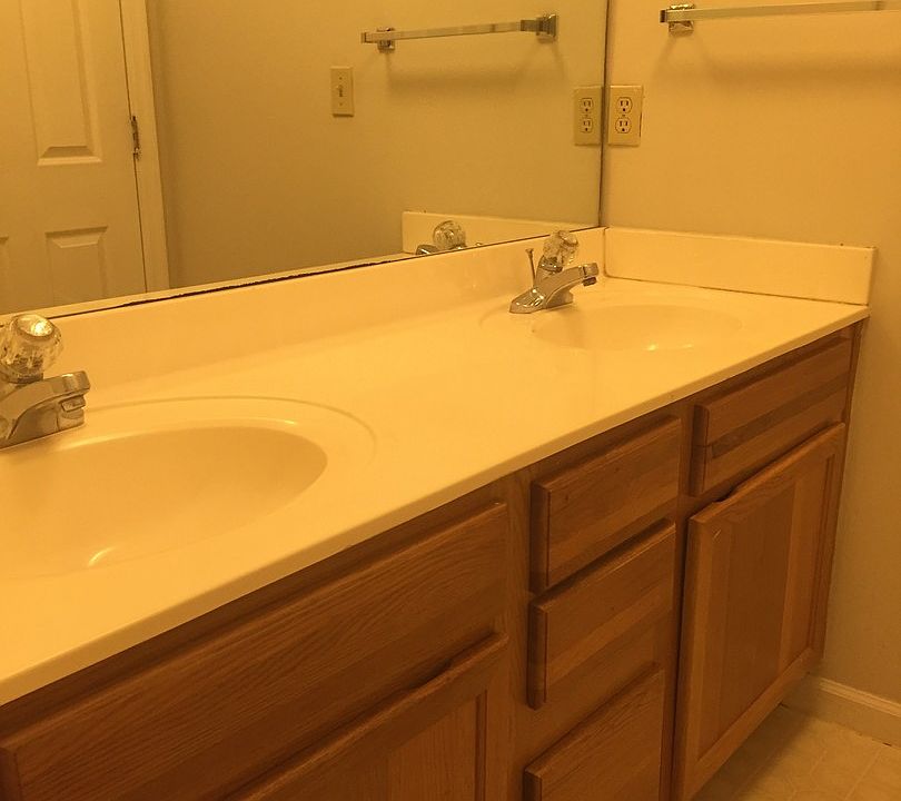 1st image of 415 Oldham Ave