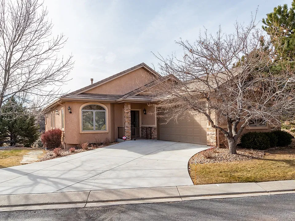 2425 Mesa Crest Grv