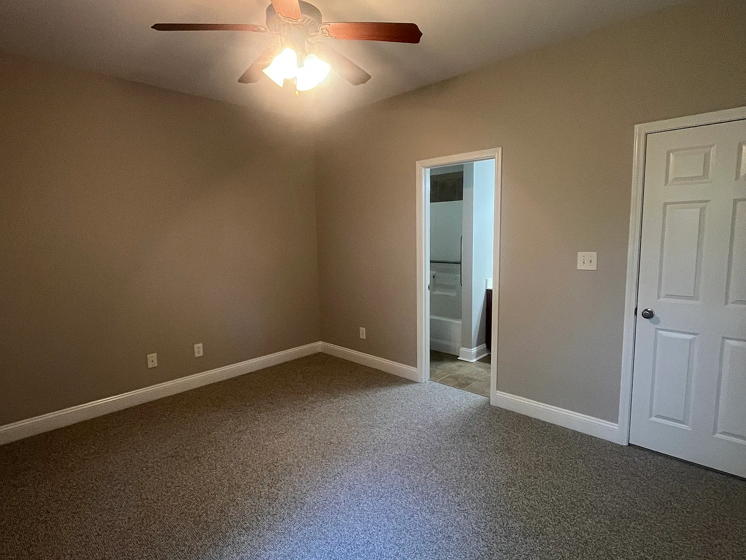 3 bed, $1,450 — Photo 3