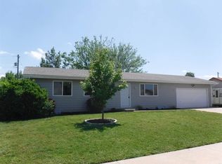 729 Huehl Cir, Salina, KS 67401