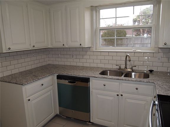 5th image of 2715 W Magnolia St