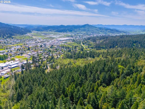 E 6th Ave, Sutherlin, OR 97479