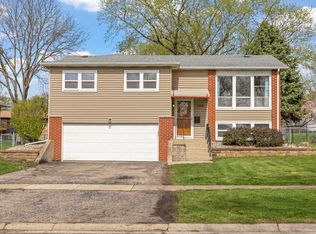 2308 Crabtree Ave, Woodridge, IL 60517