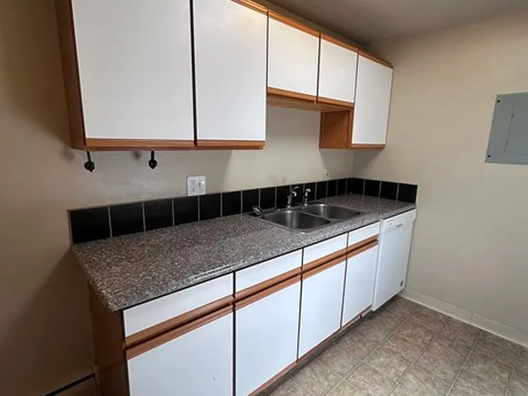 2544 Union St — Photo 57