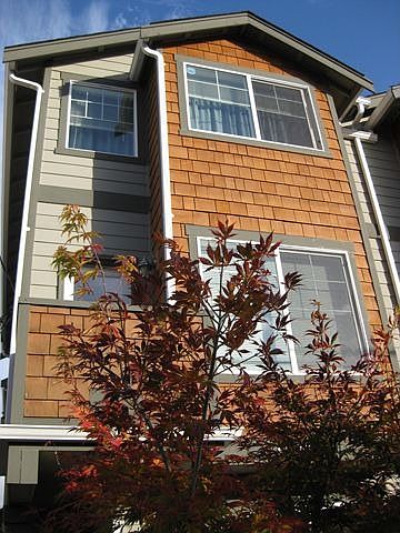 Lovely, newer townhome, conveniently located.